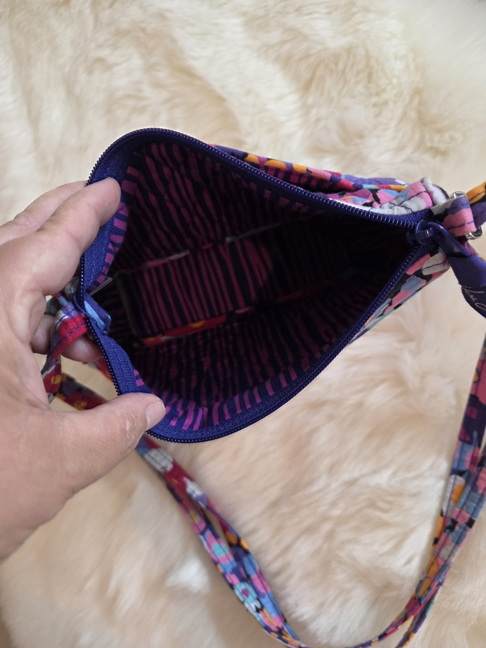 Vera Bradley Quilted Impressionista Little Crossbody Garden Party Flower - Picture 3 of 3